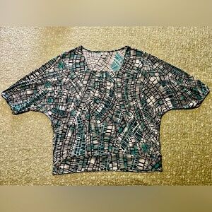 Worthington Black and White Boxy Short Sleeve Blouse